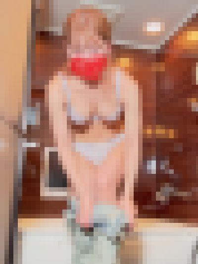 最上級美女が全裸で大放〇　サンプル画像2