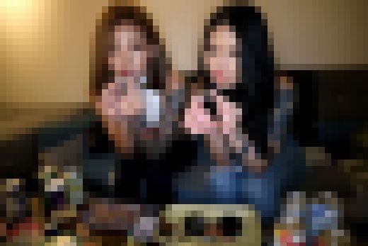 新居の引っ越し祝いで遊びに来たタトゥーギャル2人組と3Pxxセクパーティー　サンプル画像2