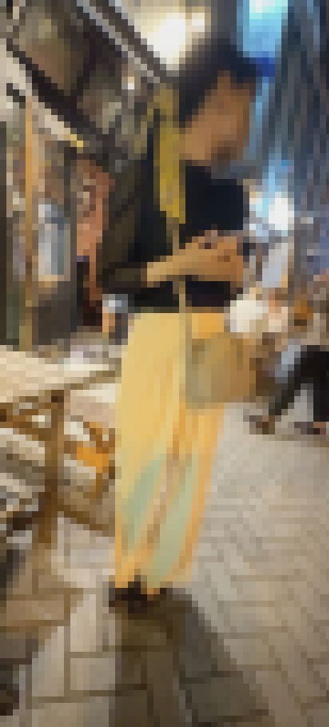 28歳OL人事担当 パンツスタイル×パンツマ大胆接写！　サンプル画像3