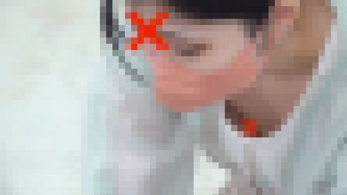 【救命講習/胸チラNo.62】ノーブラ人妻さんと企業研修のCカップOLさん　サンプル画像2