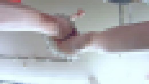 ミニスカ総務部OLお姉さんのパンティを覗き見　サンプル画像3