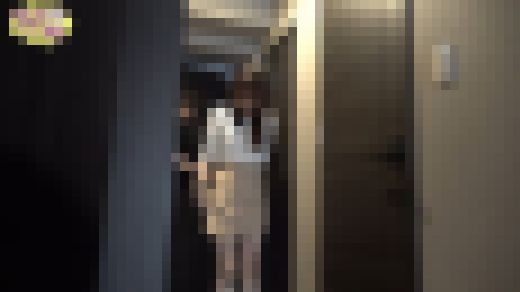 制〇風コス×黒ニーハイの清楚嬢が両手ヌルコキ＆鬼頭ぐちゅ責め…後半は手マンで「そこ…気持ちいい」連発！手コキ体験日記vo32　サンプル画像1