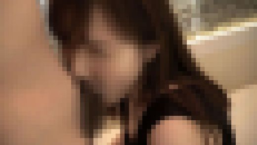 【個撮】喉奥までチンコを丸呑み。艶めき惑わせるフェロモン漂う艶麗美女によるノーハンドフェラ。 サンプル画像2