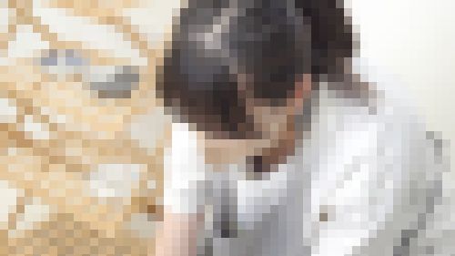 ＃76【陶芸中の胸チラ】美人ママさんの乳首丸見えハプニング！！２名　サンプル画像2