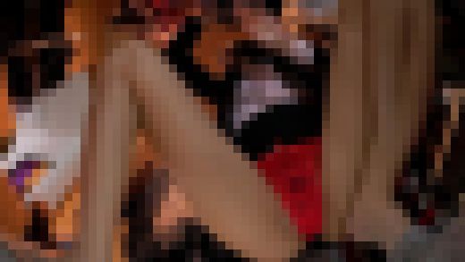 アダルトメーカー勤務★衣装担当OLお姉さんの衣装ラック作業を覗くパンチラ　サンプル画像1