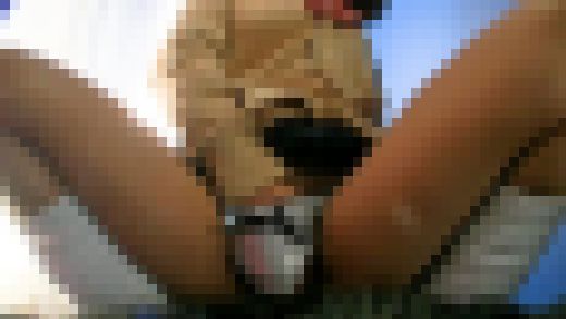 ムッチボディ黒ギャルちゃんのアクリル板越しパンチラバイト　サンプル画像3