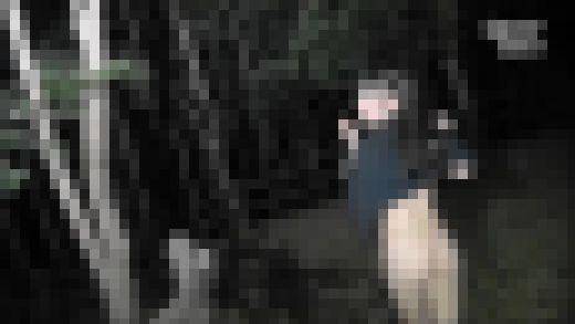 深夜にマイクロビキニの痴女現る！？　サンプル画像3