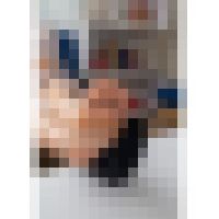 長距離移動のためスニーカーで歩き回って蒸れた足の裏 画像