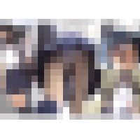 バレた大失態！階段で服美女の追い撮りパンチラ動画19 サンプル画像