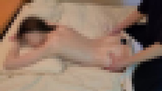 【スレンダー美人妻】オイルマッサージでフェザータッチされる美女妻 サンプル画像2