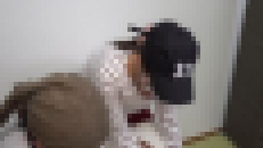 ＃79【陶芸中の胸チラ】講師も思わず凝視！JDちゃんのDカップ若おっぱい/人妻パフィーニップル胸ちら　サンプル画像2