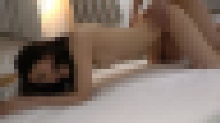 スレンダー美乳の24歳人妻が太くて長い他人棒を生で挿入され繰り返し絶頂して中に出される　サンプル画像3