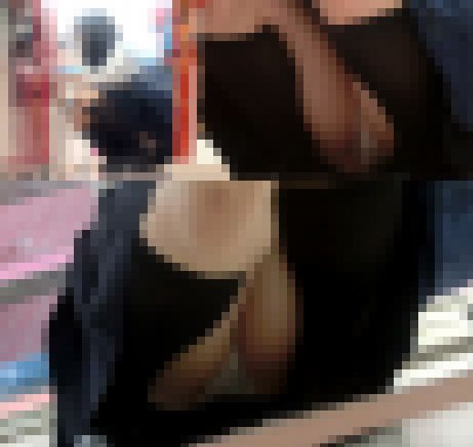 かわいい放課後女子がM字開脚で白パンツモロ出し激撮りパンチラ動画 サンプル画像1