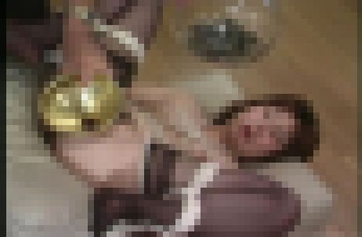 【記録映像】若妻野外浣腸　蝋責め踊り喰いの刑　サンプル画像1