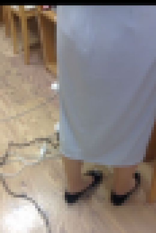 【社外秘】先輩社員の逆さ撮り　Mさん　サンプル画像1