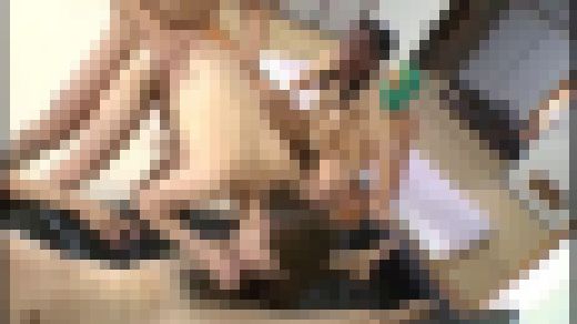 尻穴広げて生ハメ中出し乱交でストレスを発散する働く奥様　Part 1　サンプル画像2