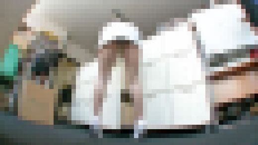 アダルトメーカー勤務OLお姉さんの引き出し収納パンチラ　サンプル画像3