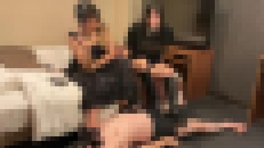 【閲覧注意】165cmドS美人女子大生 もえか様と友人様によるロングブーツで 踏みつけ＆罵倒足コキM男いじめ　サンプル画像1