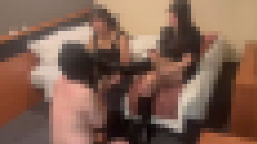 【閲覧注意】165cmドS美人女子大生 もえか様と友人様によるロングブーツで 踏みつけ＆罵倒足コキM男いじめ　サンプル画像2