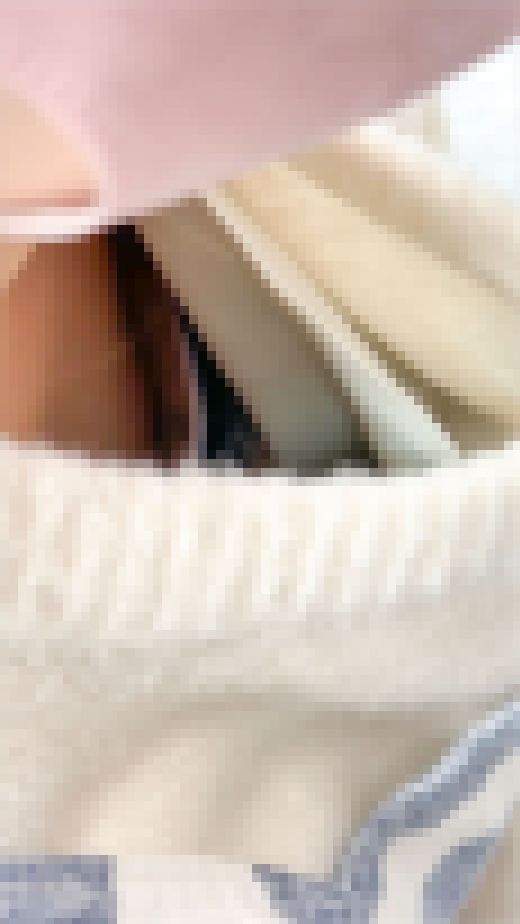 【店員胸チラ・パンチラ㊹】新人アパレル店員さん/おもちゃ屋店員さん/おっぱい乳首２名！　サンプル画像3