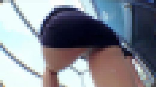 アダルトメーカー勤務2年目OLお姉さんの階段パンチラ　サンプル画像3