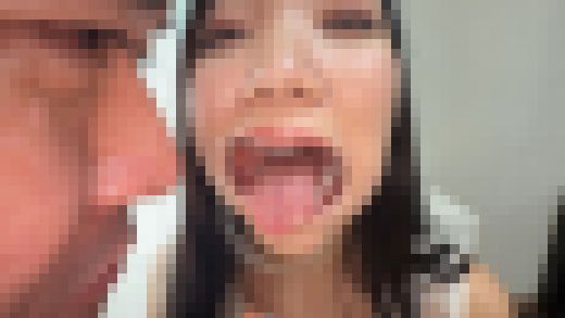 個人撮影】桃瀬まゆの舌ブラシで「汚舌苔」採取　サンプル画像1