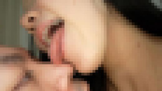 【個人撮影】桃瀬まゆのソファーでゼロ距離鼻責め＆手コキ　サンプル画像2