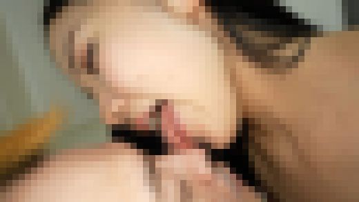 【個人撮影】桃瀬まゆのソファーでゼロ距離鼻責め＆手コキ　サンプル画像3