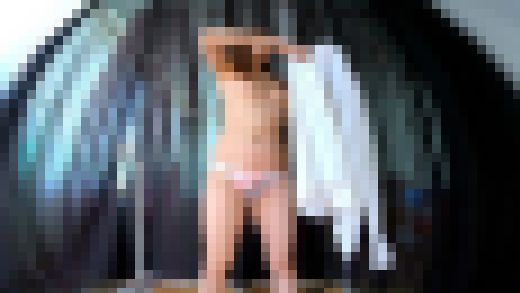 ハーフ系OLお姉さんの出勤お着替えパンチラ　サンプル画像1