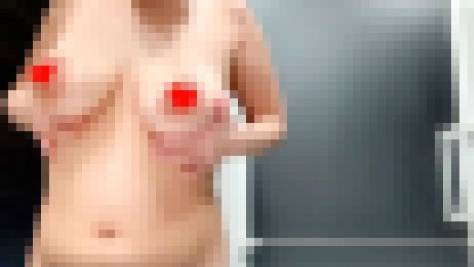 【女性専用シェアハウス着替え】爆乳！！Gカップ垂れ乳おっぱい美女の脱衣所着替え　サンプル画像2