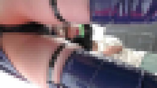 [会員制マル秘イベントお宝映像シリーズ129-2]秘密の屋外露出コスプレ、衣装着用状態に戻せなくてアセアセ　サンプル画像1