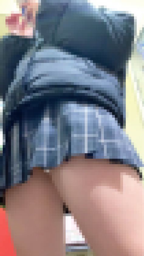 文化祭の後　パンモロ大開脚からの屈みデカ尻接写　サンプル画像1