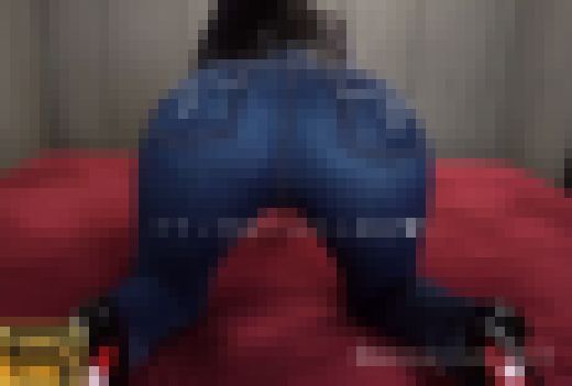 moussyデニム尻 自宅極秘ヤリ部屋撮影〜ピチピチジーンズ四つん這い〜変態尻突き出し過激映像 Vol.2　サンプル画像1