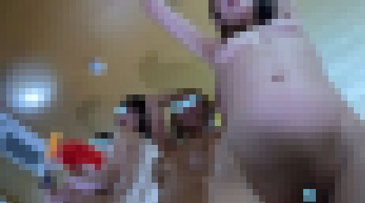 [会員制マル秘イベントお宝映像シリーズ35-5]ド地下イベントで美女たちが立ってくぱぁ、座ってくぱぁ　サンプル画像3