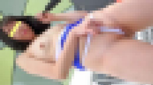 [会員制マル秘イベントお宝映像シリーズ128-6]秘密の屋外コスプレ撮影はヌードあり。冷静に対応していたモデルもだんだん困惑の表　サンプル画像1