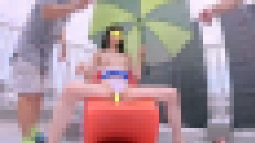 [会員制マル秘イベントお宝映像シリーズ128-6]秘密の屋外コスプレ撮影はヌードあり。冷静に対応していたモデルもだんだん困惑の表　サンプル画像2