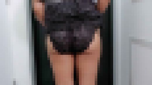 爆乳人妻からパンツ買取/美巨乳を揉み、パンチラ・ローアングル撮影【巨乳/美尻】　サンプル画像2