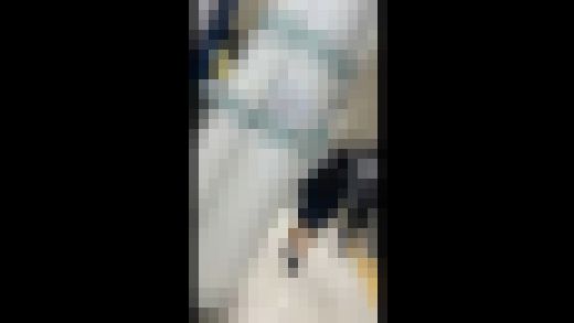 激しく泳ぐ視線。耐え続ける限界ガード。隠しきれず漏れ出すメス。　サンプル画像1