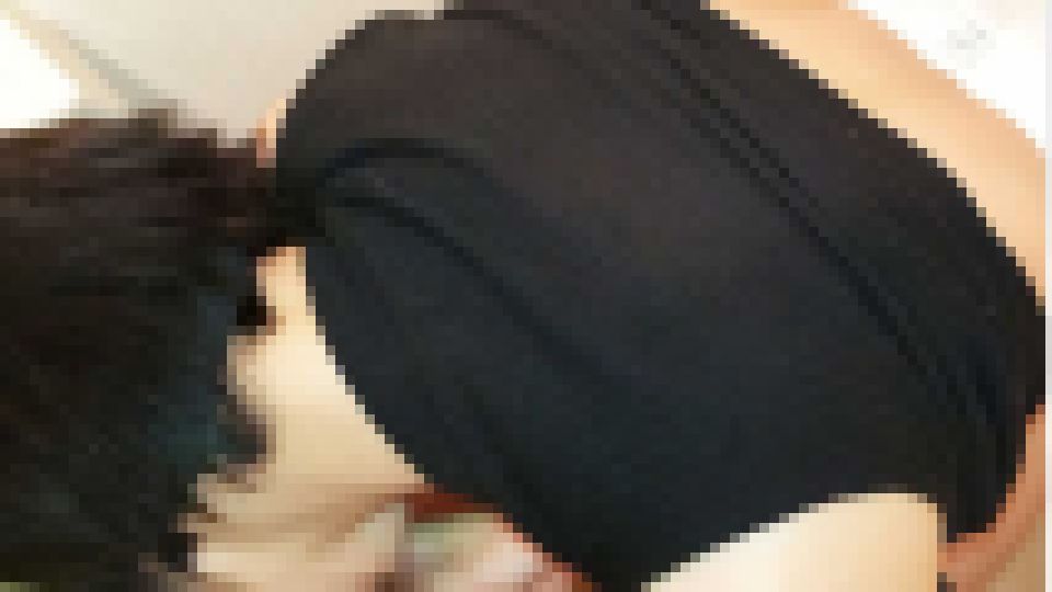 【$38→$10】【本妻】【個撮】掃除中で疲れて昼寝中している妻が肉棒をパンティの横から挿入される。トイレに行く妻を追いかけて中出し 本妻 画像