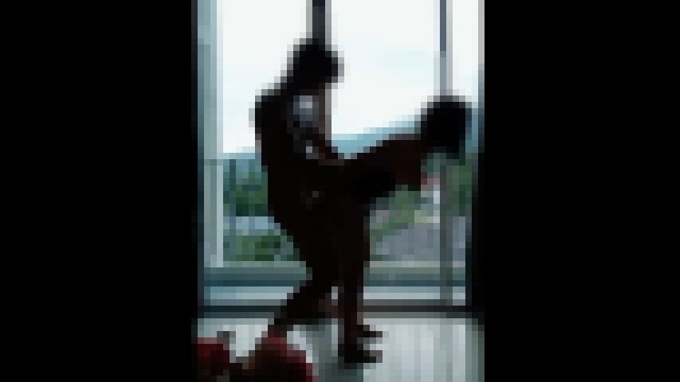 【素人】『え、人に見られちゃいますよ？』取引先の人妻社員をホテルに連れ込んでカーテン全開で寝取りました　初めての不倫に緊張しながらも中出し、ハメ撮り（スマホ撮影）【素人】 そふぃあ 画像