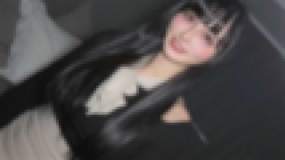 【初解禁】人気雑誌モデル出身 ”国宝級爆乳美女19歳” 禁断の顔出しデビュー。人生初のゴム無しリアル生ハメ撮り。  画像