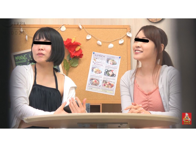 隠撮 海の家 便所駆け込み全裸大放尿 2 1/2　サンプル画像1