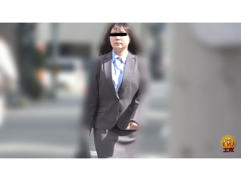社内トイレ隠撮 OLお仕事中 おしっこ我慢すべり込みトイレ2　サンプル画像7