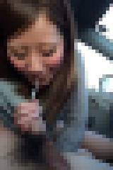 スマホ隠し撮り!出会い系サイト ワ○ワクメールで小遣い稼ぎしてる娘に車でヌいてもらいました♪ サンプル画像09
