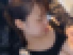 無修正個人撮影動画「ぼ乳人妻、乳首を捻って乳房をもみくちゃにすると、ミルクは出るが金は用意できず、ぼ乳を出しながらピストンされて妊娠確定の中出しで代位弁済」　無料画像
