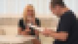 モザイクかけ忘れお宝動画「ヌルテカ巨乳ギャル大失禁!!媚●オイルマッサージ」前編 サンプル画像13