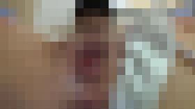 1509121 【2連続中出し】≪完全顔出し≫黒髪清楚系娘?J●ミニ＋サスペンダー付ガータースト着衣?ど緊張のロリロリつるつるキツキツまんこに生姦挿入して孕み汁どぴゅどぴゅ大量中出し！　サンプル画像02