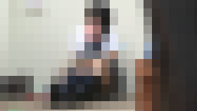 【エロすぎ】制服C ムチムチお股にジュースこぼし　サンプル画像02