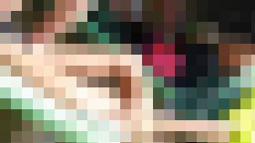 テニス美女がふとももにクリームを塗りたくる… サンプル画像03