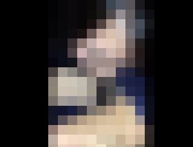 カラオケ店でみんなが見てる前で同僚の童貞チンポを咥えてあげるOL　サンプル画像01